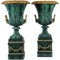 Малахитовая ваза «Классика» из натурального камня для интерьера дома