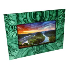 Зелёная рамка для фотографий «ПРАЗДНИК» из малахита в подарок женщине