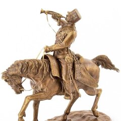 Скульптурная статуэтка «Гусар трубач»