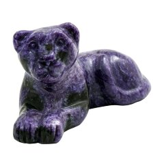Декоративная фигурка ручной работы «Тигр» из сиреневого чароита — как символ 2022 года и новогодний сувенир