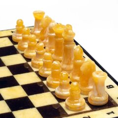 Шахматные фигуры «Гроссмейстерские» из янтаря