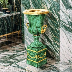 Интерьерная ваза из камня малахит «Классика» (малая) в подарок женщине