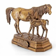 Скульптурная статуэтка «Арабская кобыла Шарракия с жеребёнком»