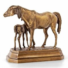 Скульптурная статуэтка «Арабская кобыла Шарракия с жеребёнком»