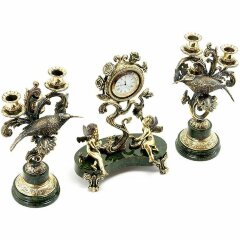 Каминные часы из бронзы «Колибри» с канделябрами на натуральном камне (змеевик)