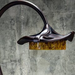 Игровой стол светильник «Тет-а-Тет» из тонированного бука и янтаря