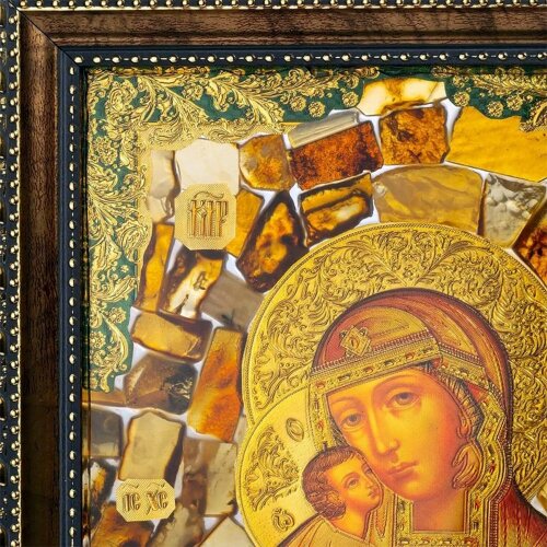 Янтарная икона «Божья Матерь Феодоровская» в багете