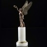 Бронзовая фигурка богини победы «Ника» на постаменте из каррарского мрамора