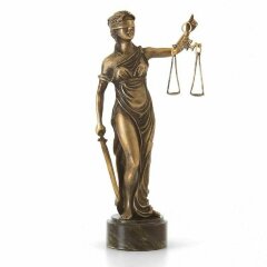 Бронзовая статуэтка «Фемида» на камне в подарок адвокату