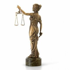 Бронзовая статуэтка «Фемида» на камне в подарок адвокату