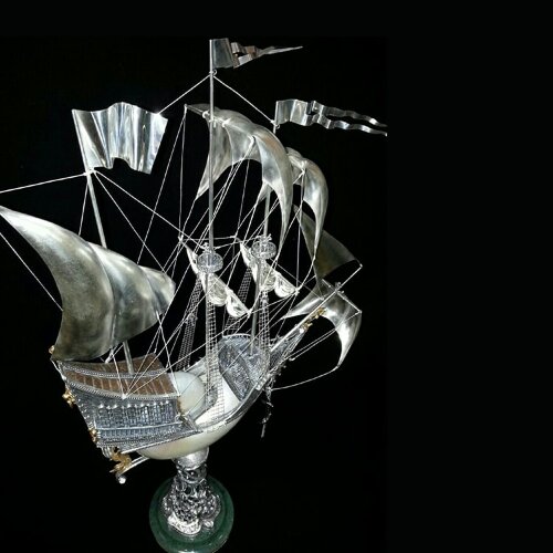 Серебряный корабль «Посейдон» из морской раковины наутилус