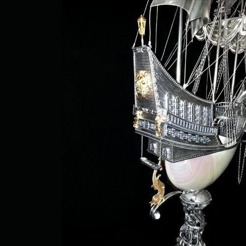 Серебряный корабль «Посейдон» из морской раковины наутилус