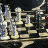 Шахматный гарнитур «Лувр» из морёного дуба и янтаря