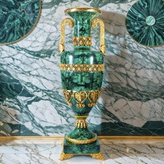 Большая напольная ваза из камня малахит «Лутрофор» для стильного интерьера кабинета