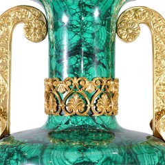 Большая напольная ваза из камня малахит «Лутрофор» для стильного интерьера кабинета