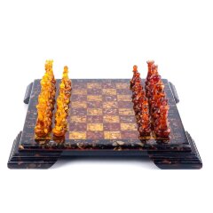 Подарочная шахматная доска из янтаря «Крепость» с фигурами