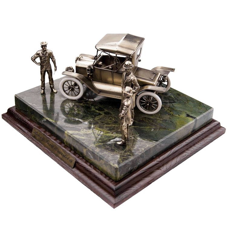 Сувенирная диорама «Генри Форд и модель Т»