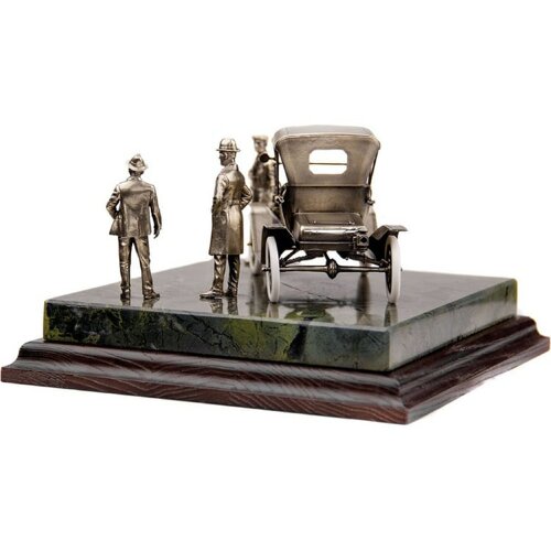 Сувенирная диорама «Генри Форд и модель Т»