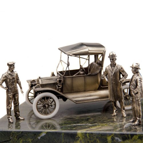 Сувенирная диорама «Генри Форд и модель Т»