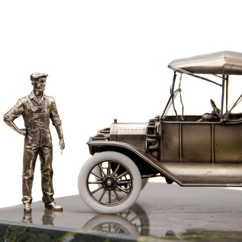 Сувенирная диорама «Генри Форд и модель Т»