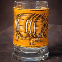 Стеклянная пивная кружка «Бочка» в оплетке из кожи