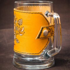 Стеклянная пивная кружка «Бочка» в оплетке из кожи