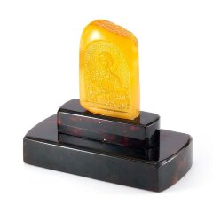 Резная икона их янтаря «Целитель Пантелеймон» с барельефом святого