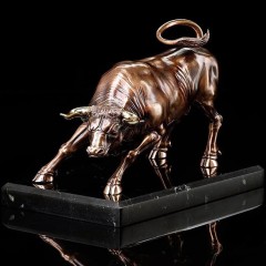 Сувенирная статуэтка «Золотой телец» на чёрном мраморе — Премиум подарки