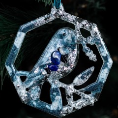 Ёлочная игрушка «Снегирь» из содалита в подарок к новому году для украшения ёлки