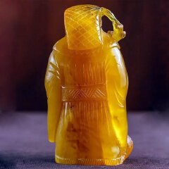 Резная фигурка «Монах» из натурального янтаря для интерьера дома