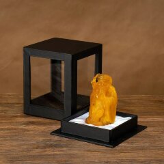 Резная фигурка «Монах» из натурального янтаря для интерьера дома