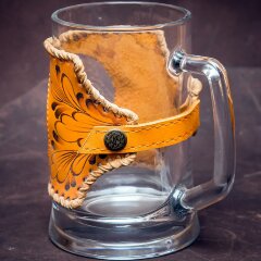 Стеклянная пивная кружка «Именная» в оплетке из кожи