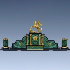 Настольный набор органайзер «Георгий Победоносец» из малахита в подарок руководителю