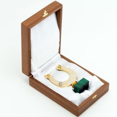 Настольный сувенир «Подкова на удачу» на камне малахит в подарок маме