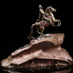 Сувенирная копия памятника «Медный всадник» — как главный символ города Санкт-Петербург в подарок гостям Северной столицы