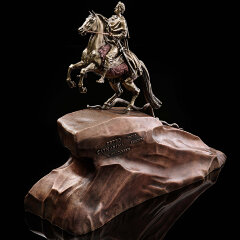 Сувенирная копия памятника «Медный всадник» — как главный символ города Санкт-Петербург в подарок гостям Северной столицы
