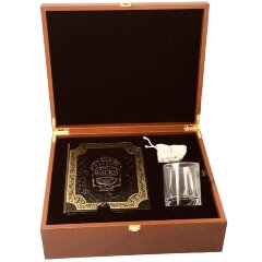 Подарочный набор книги «Виски. Путеводитель» со стаканом и камнями для охлаждения