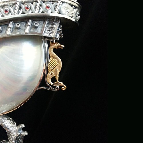 Серебряный корабль «Симфония» из морской раковины наутилус