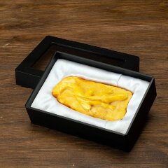 Резная фигурка «Ящерица» из натурального янтаря для интерьера дома