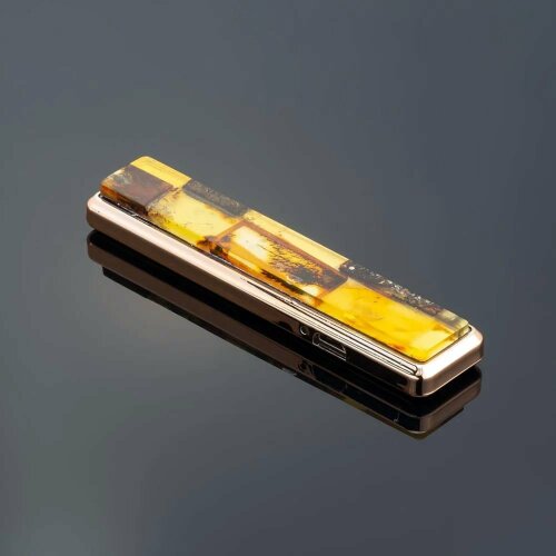Женская зажигалка «Мозаика» украшенная натуральным янтарём