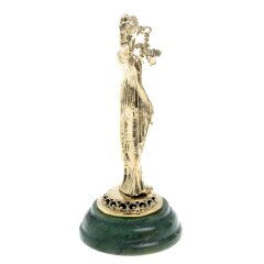 Настольная статуэтка «Фемида» на камне нефрит в подарок адвокату