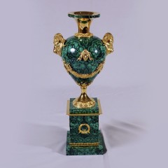 Настольная ваза из камня малахит «Козерог» в подарок мужчине для интерьера