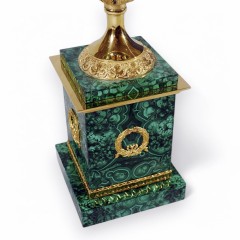 Настольная ваза из камня малахит «Козерог» в подарок мужчине для интерьера