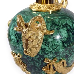 Настольная ваза из камня малахит «Козерог» в подарок мужчине для интерьера