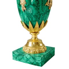 Интерьерная ваза из камня малахит «Ангел» в подарок девушке