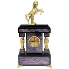 Каминные часы «Конь с попоной» из натурального камня чароит