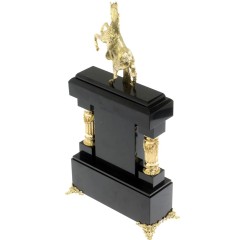 Каминные часы «Конь с попоной» из натурального камня чароит