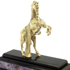 Каминные часы «Конь с попоной» из натурального камня чароит