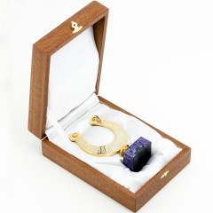 Настольный сувенир «Подкова на счастье» камень чароит в подарок дочери