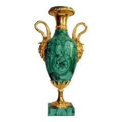 Настольная ваза из камня малахит «Татьяна» для стильного интерьера